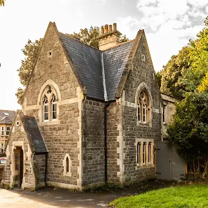https://locksbrook-lodge.tophotelsbath.com